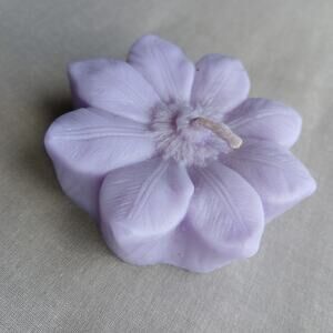 Vintage small purple flower candle 3" diameter 1999 never used just dusty